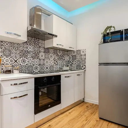Stazione-2 Bedroom-10' Aquarium Apartman Genova
